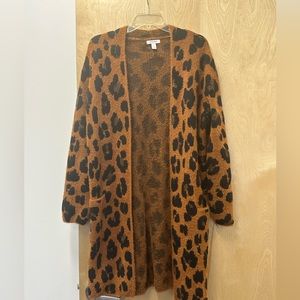 Nine West animal print sweater cardigan.The color is a beautiful! Worn once.